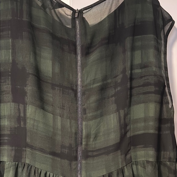 Green and Black Striped Knee-Length Sleeveless Dress - Picture 4 of 5